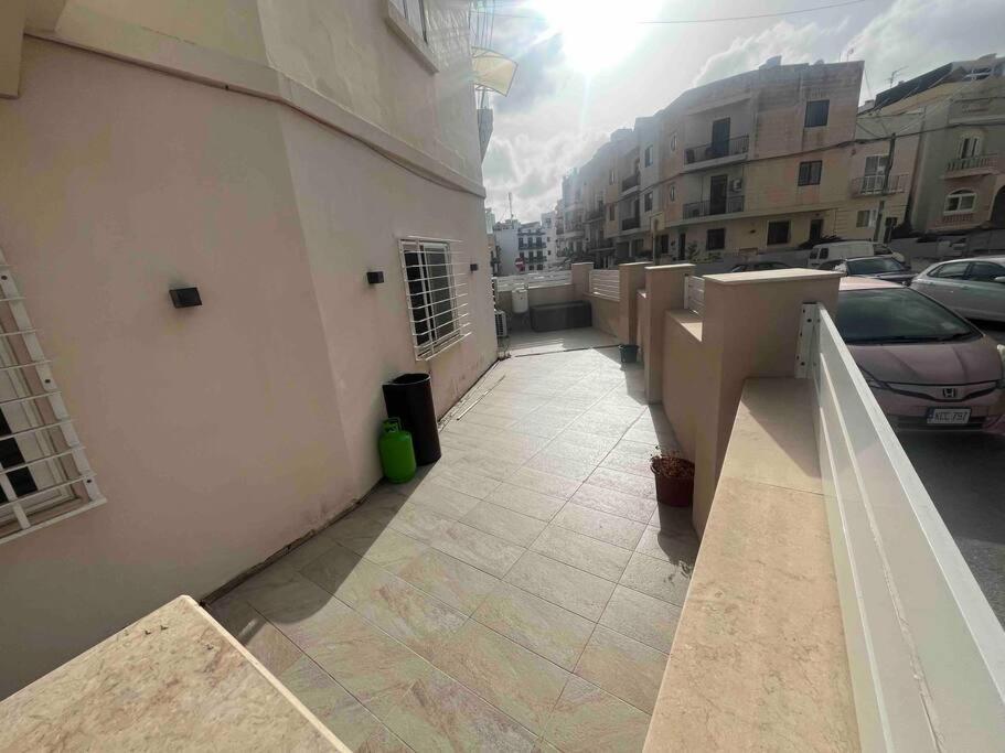 Apartment Entire Private House With Large Yard