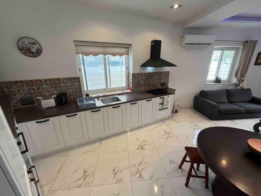 Apartment Entire Private House With Large Yard Is-Swieqi